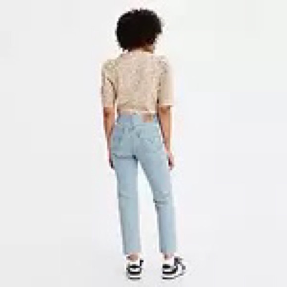 Womens Levi’s Wedgie Straight, light wash jeans. - Picture 3 of 6